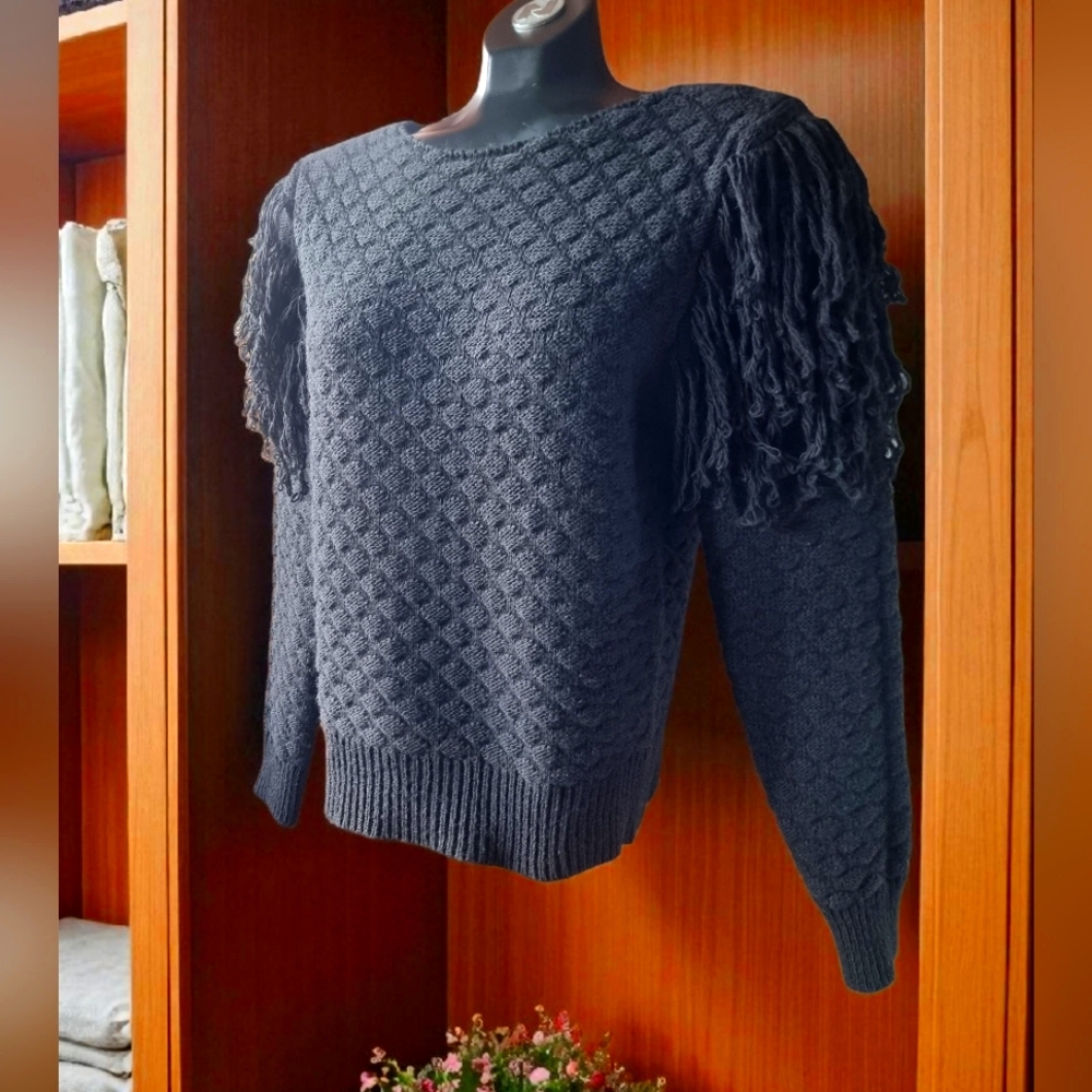 Niccolai Italy Elegant Womens Black Sweater With Fringe On The Shoulders